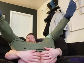 Thyle knoxx fingers his asshole and strokes his cock live on jerkmate tv