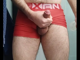 Macho coxas grossas gozando de cueca