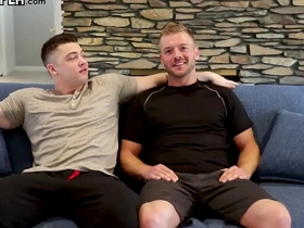 First day fuck: two jacked frat boys hook up right after meeting!