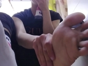Enjoy my sweaty feet with cumshot
